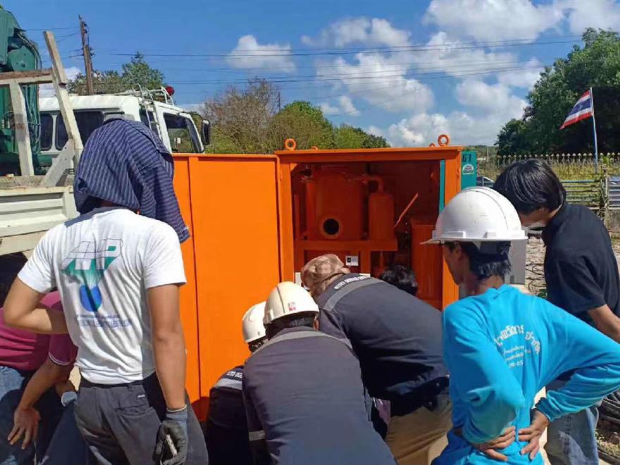 46d337e5437306b425f276289ddf111.jpg 新工藝新技術(shù)的雙級真空濾油機指導安裝調(diào)試現(xiàn)場