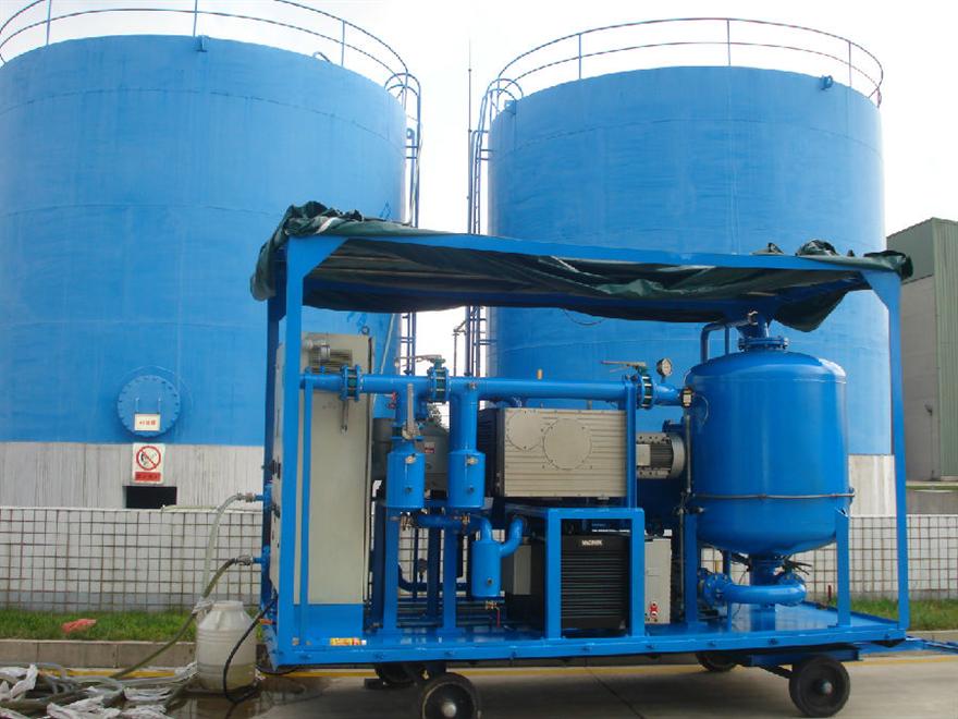 1凱潛 安順換流站拖車式濾油機(jī).JPG 安順換流站拖車式濾油機(jī)