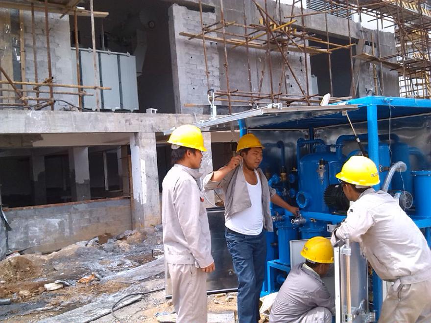 06-雙級(jí)真空濾油機(jī)使用現(xiàn)場(chǎng).jpg 雙級(jí)真空濾油機(jī)使用現(xiàn)場(chǎng)