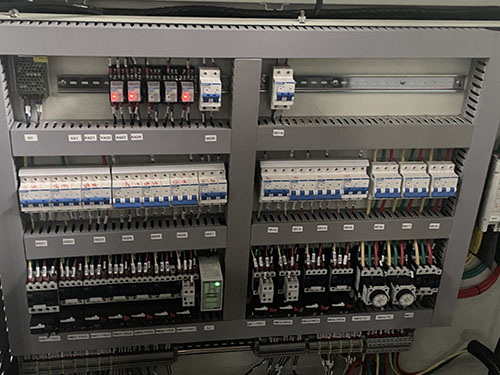 2噸廢機油提煉柴油設(shè)備(圖1) 2噸廢機油提煉柴油設(shè)備(圖1)
